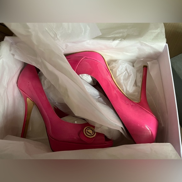 Christian Dior NWT VINTAGE Fuchsia Patent Leather Platform Dior Logo Heels 💕 - Picture 12 of 14